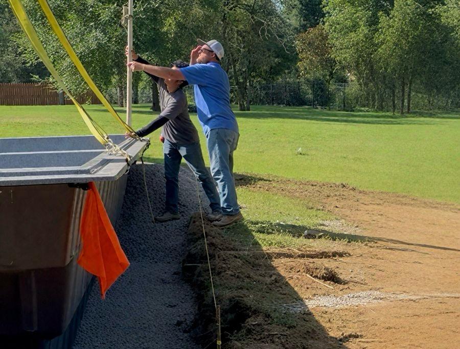 Nivelado y relleno lateral de la piscina de fibra Fiber