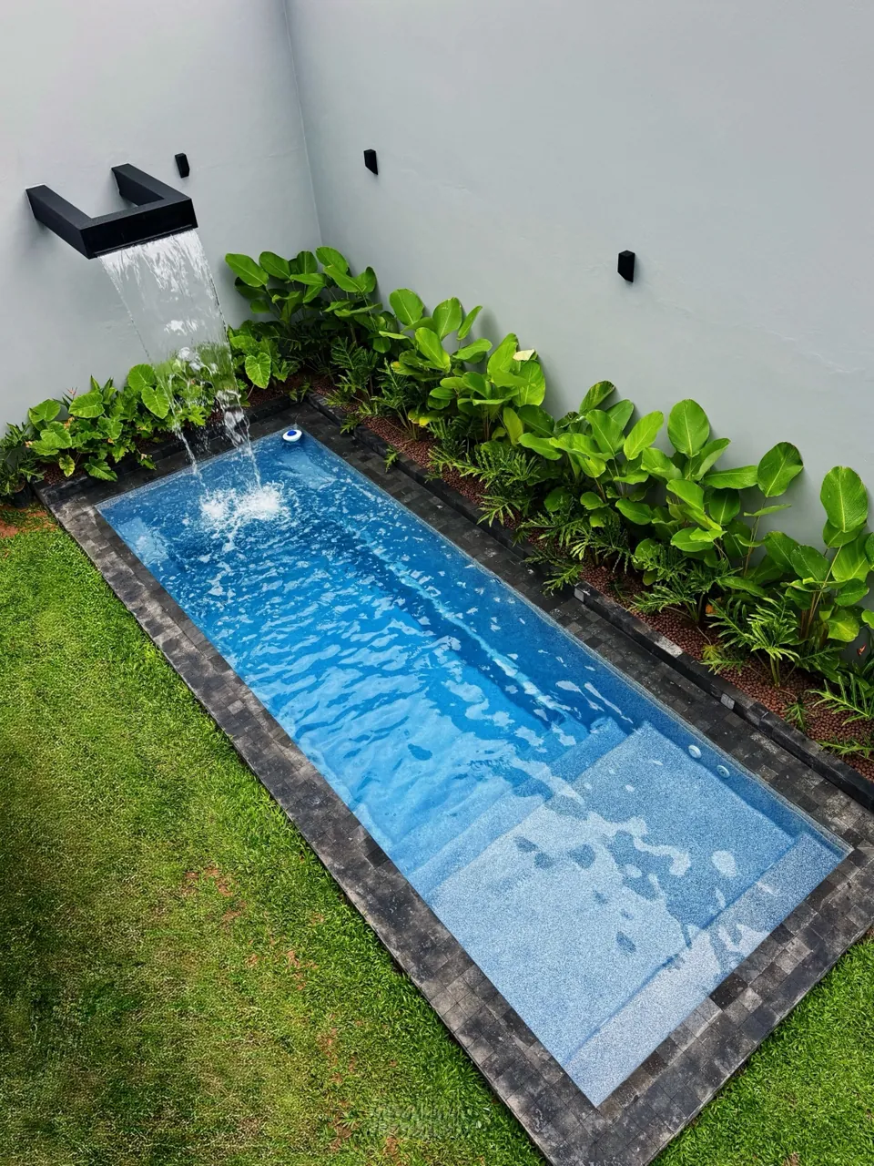 Piscina Granitada modelo Deep End 22 en color Ocean Gray