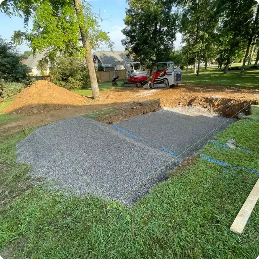 Excavación y preparación de la base para instalación de la piscina