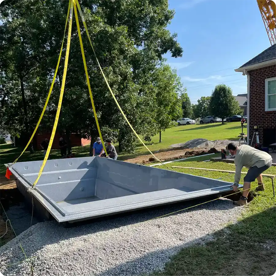 Posicionamiento de la Piscina Granitada® Fiber sobre la base preparada