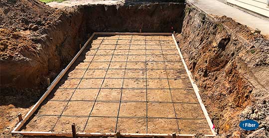 1. Posicionamiento de la Piscina y Preparación del Terreno