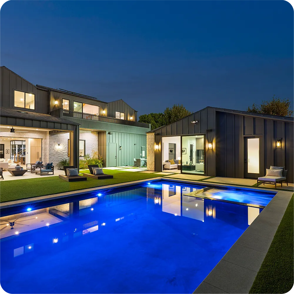 Piscina Granitada® Fiber por la noche — iluminación y color del agua
