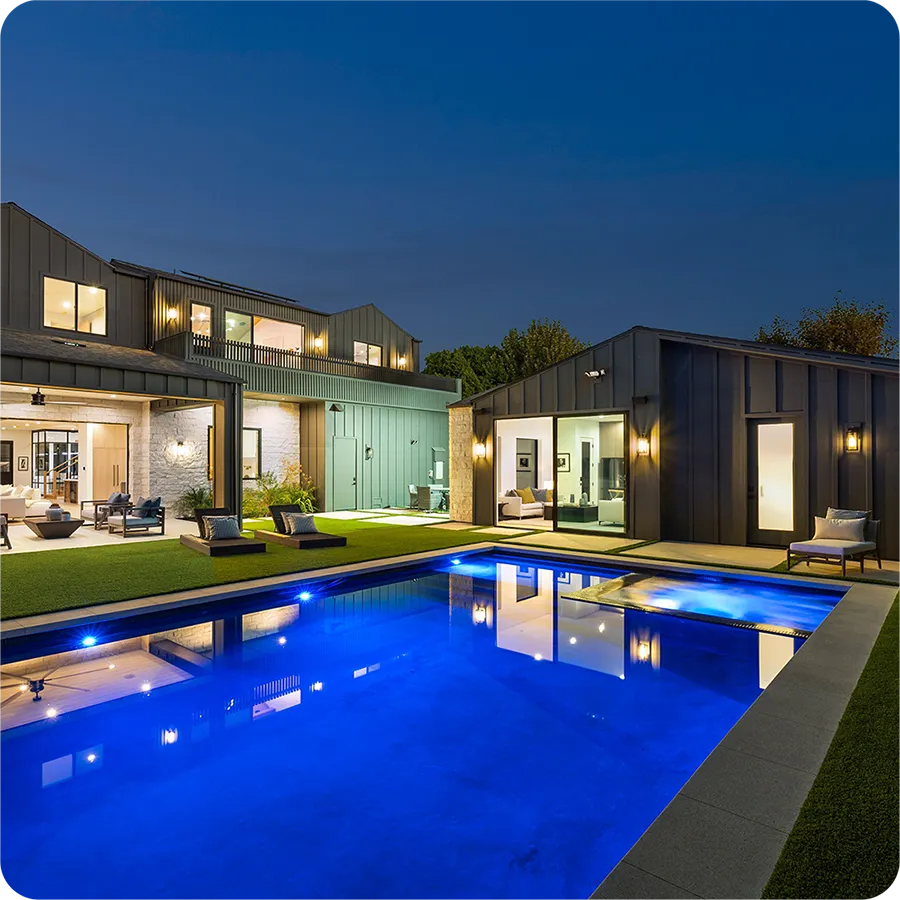 Piscina Granitada® Fiber por la noche — iluminación y color del agua
