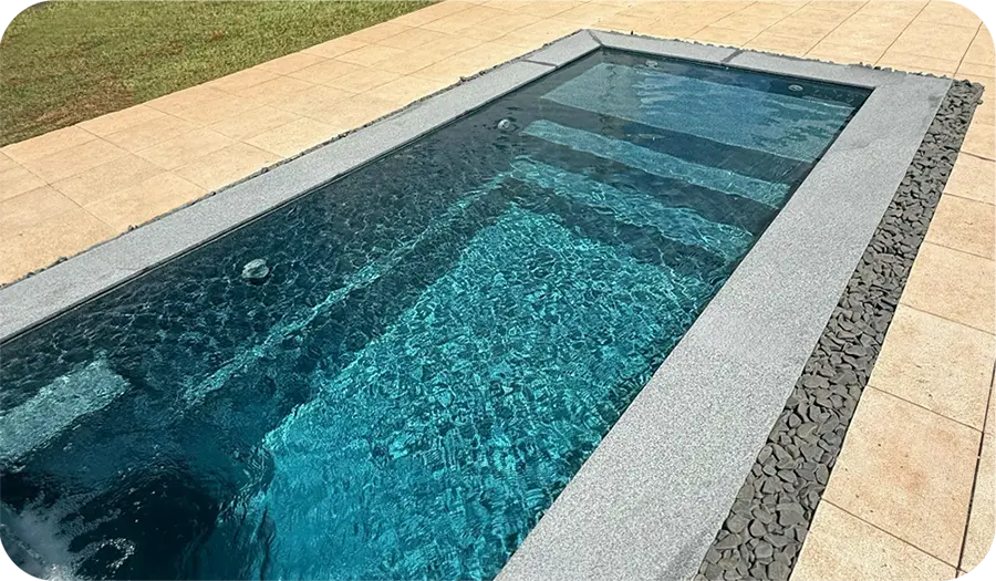 Detalle del acabado Granitada® con agua
